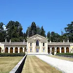 Nature Escape Pool * Montebelluna